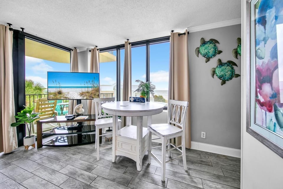 Condo, 1 Queen Bed with Sofa bed (Sunbird 401E) | Dining
