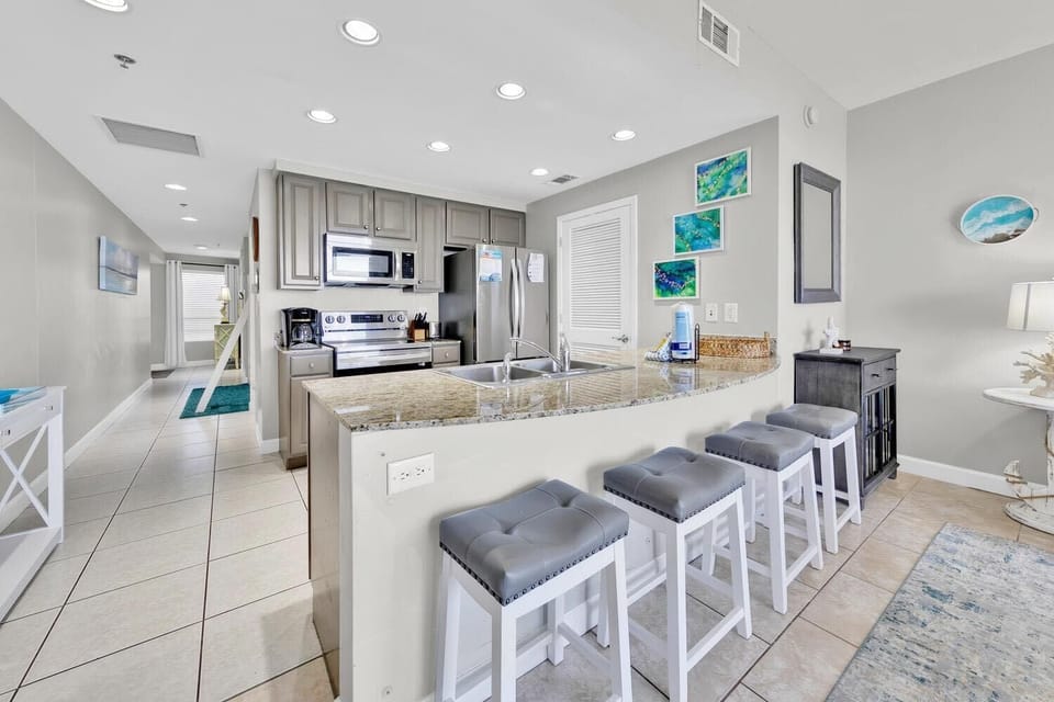 Condo, 1 King Bed with Sofa bed (Splash 503E-Sea His Grace) | Private kitchen | Oven, toaster