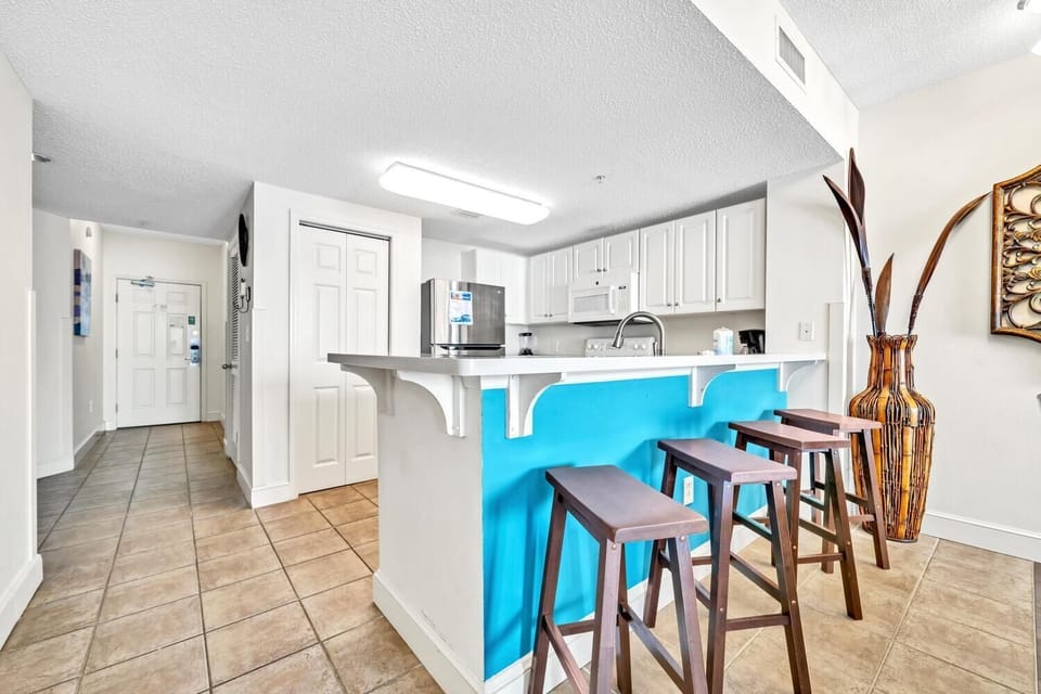 Condo, Multiple Beds (Majestic Beach Towers 1-1304) | Private kitchen | Oven, toaster