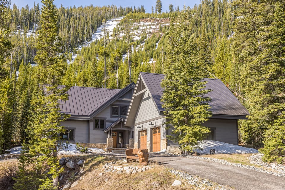 Situated against the mountain, perfect for wildlife viewing when they're around!