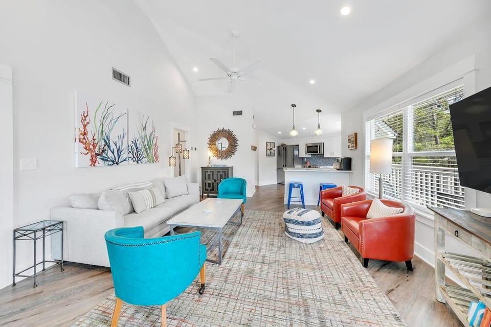 House, Multiple Beds (Dunestruck) | Living area | TV