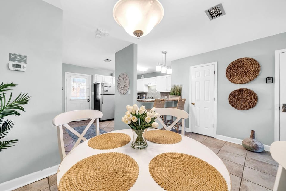House, Multiple Beds (Beach Dream) | Dining
