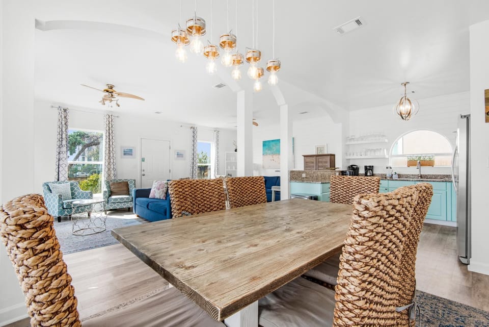 House, Multiple Beds (Miramar Charms) | Dining