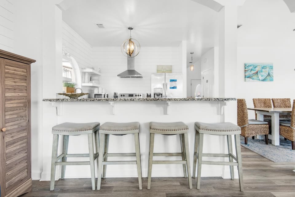 House, Multiple Beds (Miramar Charms) | Dining