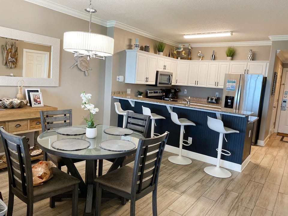 Condo, Multiple Beds (Ocean Villa 1303) | Dining