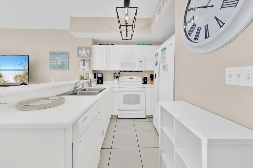 Condo, 1 King Bed with Sofa bed (Celadon 1103 - Beach Paradise) | Private kitchen | Oven, toaster