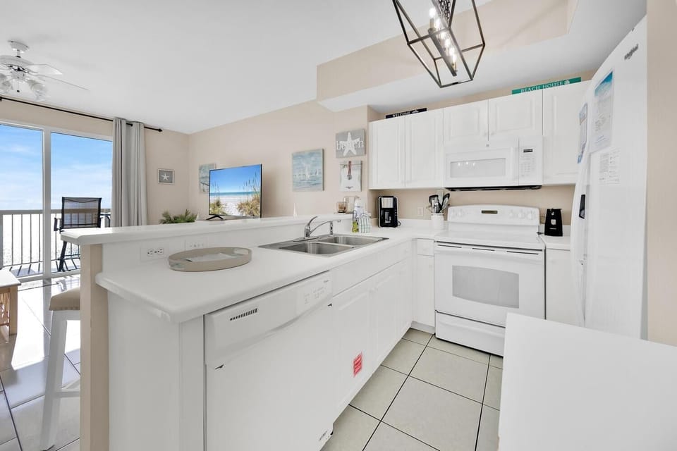 Condo, 1 King Bed with Sofa bed (Celadon 1103 - Beach Paradise) | Private kitchen | Oven, toaster