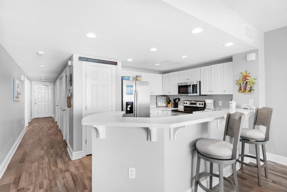 Condo, Multiple Beds (Majestic Beach Towers 2-803) | Private kitchen | Oven, toaster