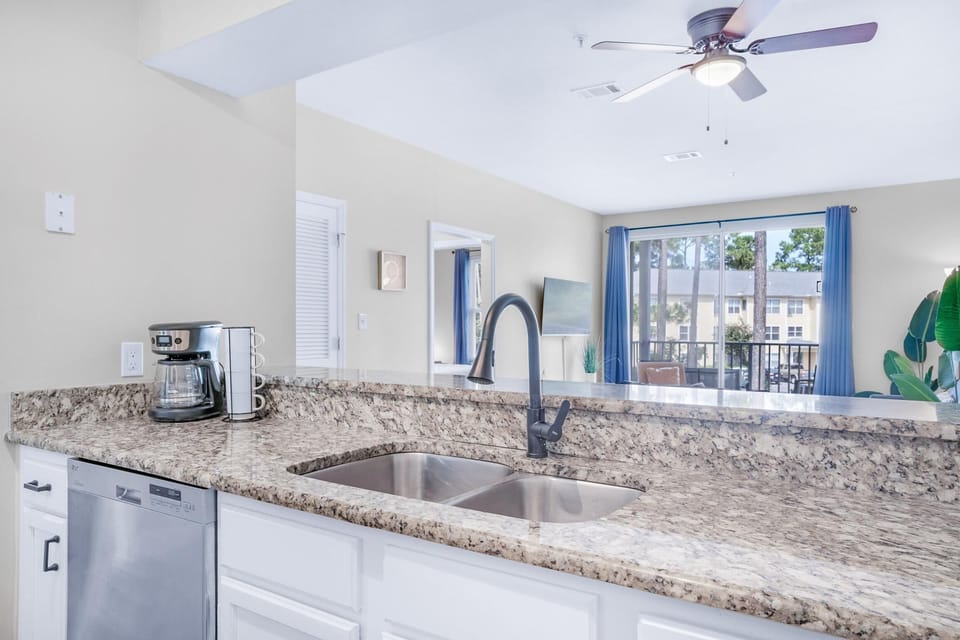 Condo, Multiple Beds (Pointe of View 407- Penn's Paradise) | Interior