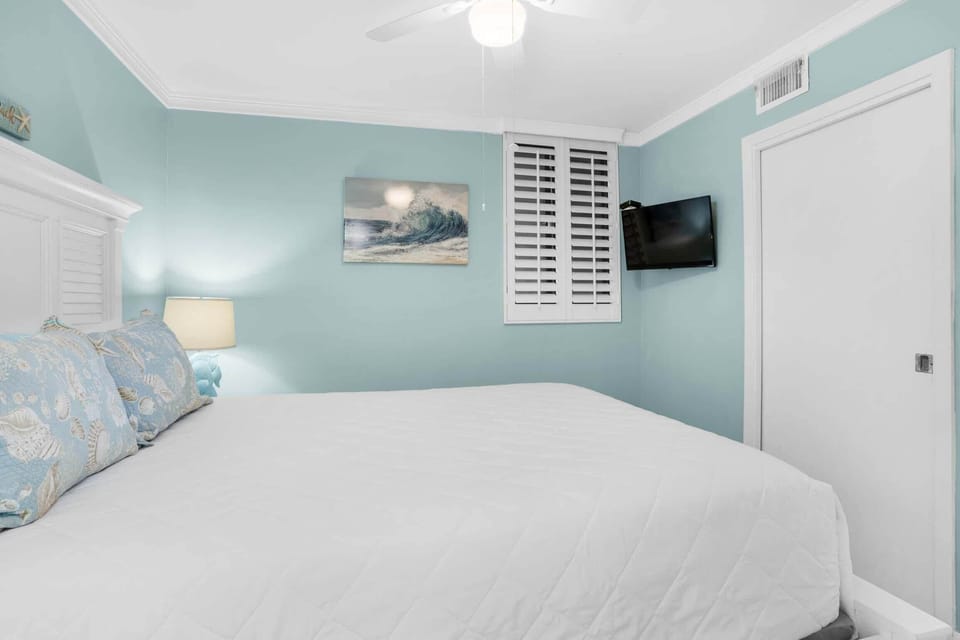 Condo, 1 Queen Bed with Sofa bed (Sunbird 810E) | 1 bedroom, WiFi