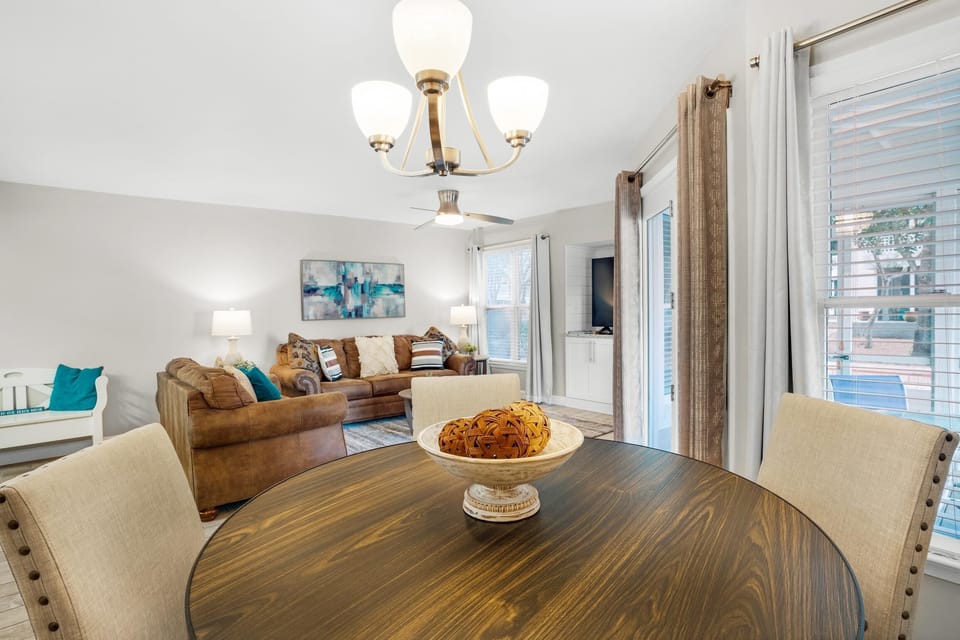 Condo, 1 King Bed with Sofa bed (Hidden Dunes Beach Cottage 208- Dune ) | Dining