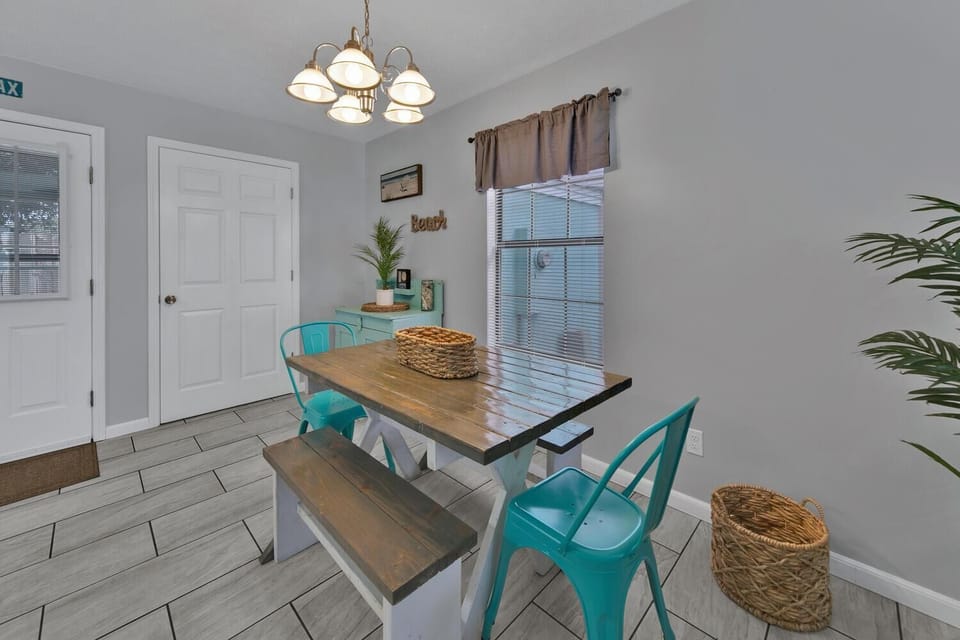 House, Multiple Beds (Sand Castles West T24) | Dining