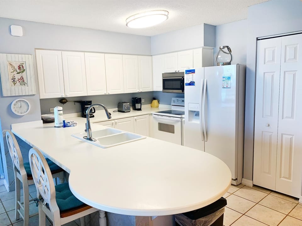 Condo, Multiple Beds (Island Princess 315) | Private kitchen | Oven, toaster