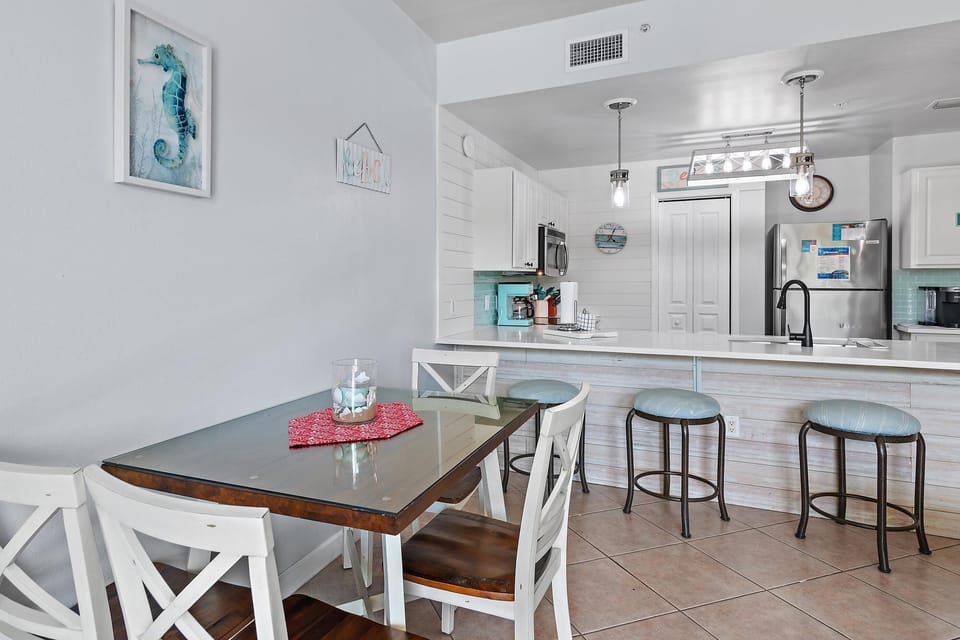 Condo, 1 King Bed with Sofa bed (Beach Resort 214) | Dining