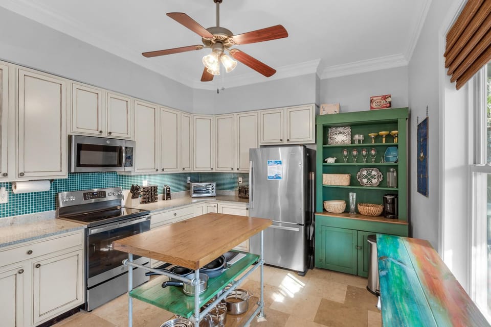 House, Multiple Beds (Blue Mountain Breeze) | Private kitchen | Oven, toaster