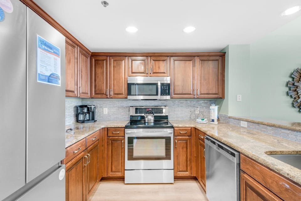 Condo, Multiple Beds (Sterling Shores 502) | Private kitchen | Oven, toaster