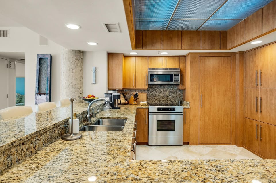 Condo, Multiple Beds (East Pass 601) | Private kitchen | Oven, toaster