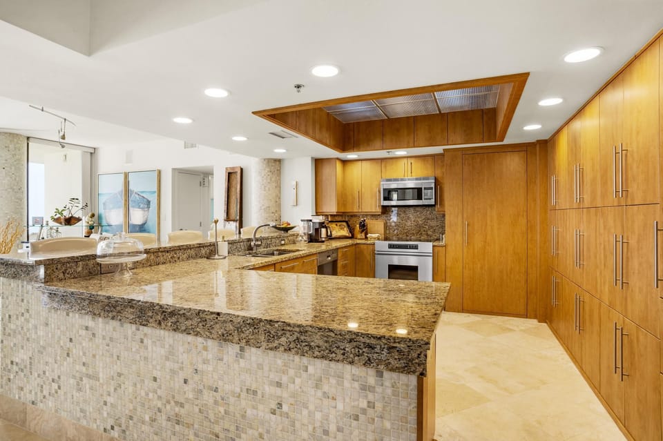 Condo, Multiple Beds (East Pass 601) | Private kitchen | Oven, toaster