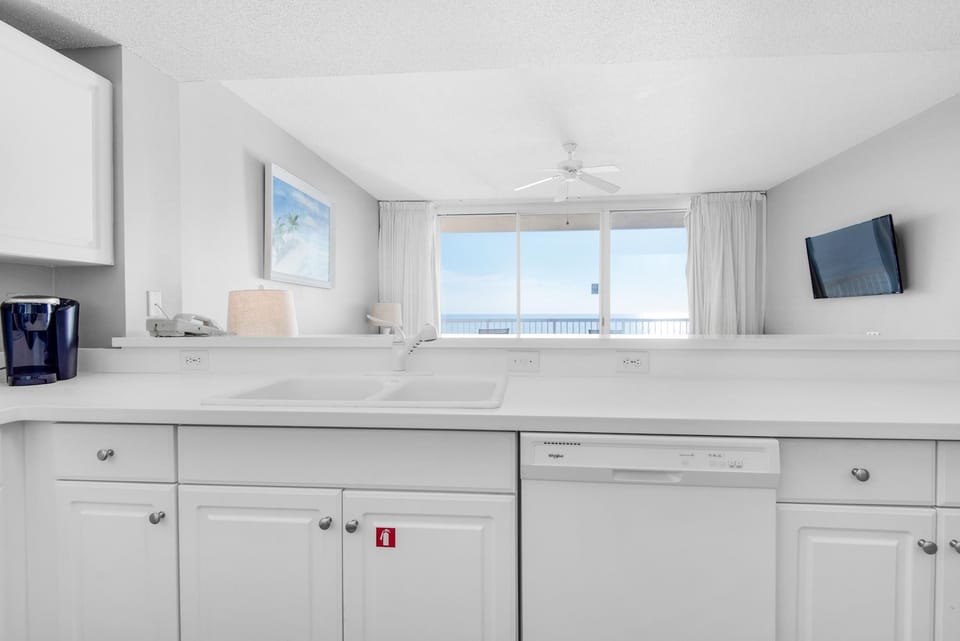 Condo, Multiple Beds (Majestic Beach Towers 1-1210) | Interior
