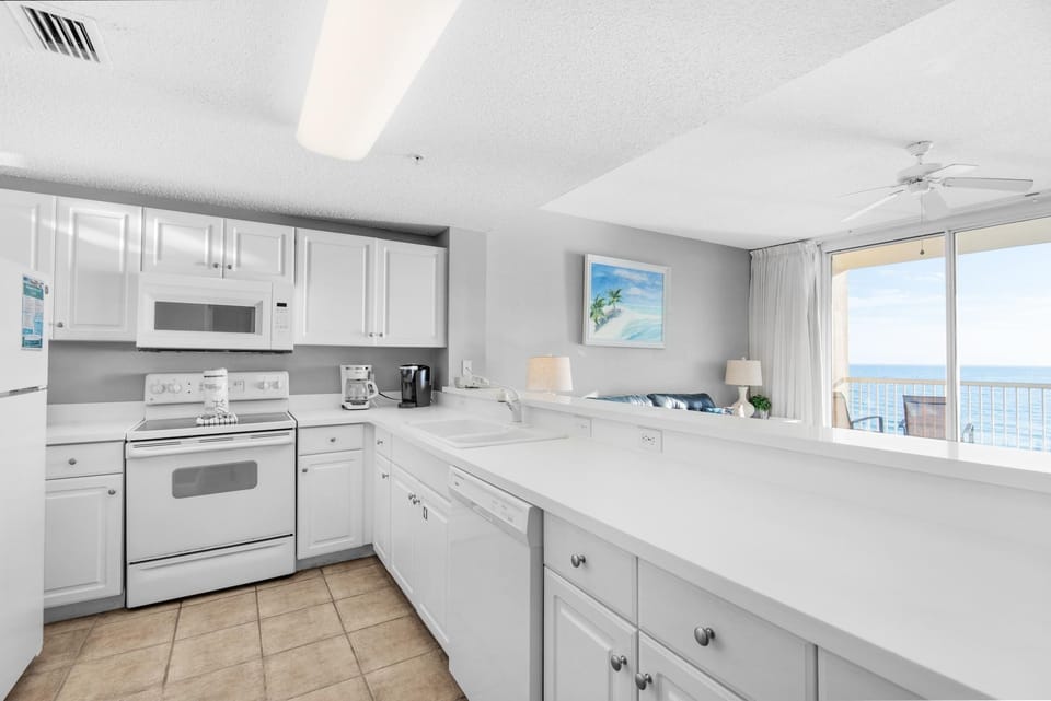 Condo, Multiple Beds (Majestic Beach Towers 1-1210) | Private kitchen | Oven, toaster