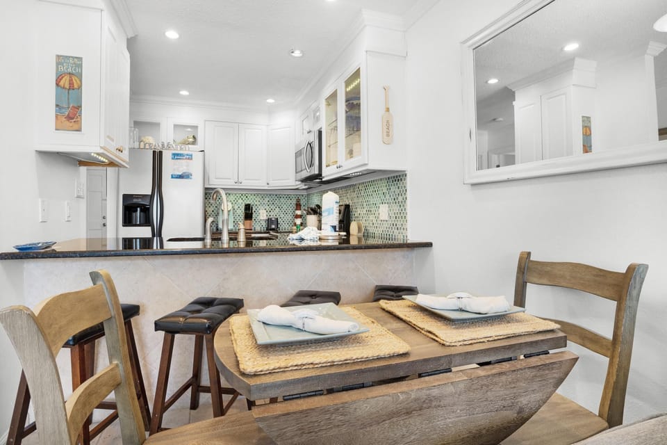 Condo, 1 Queen Bed with Sofa bed (Sandprints B3 - Miramar Sands) | Dining