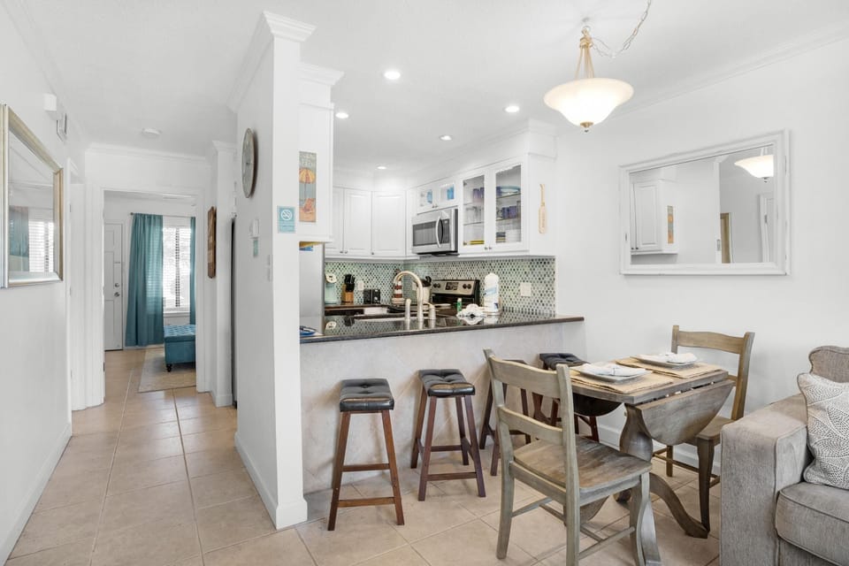 Condo, 1 Queen Bed with Sofa bed (Sandprints B3 - Miramar Sands) | Dining