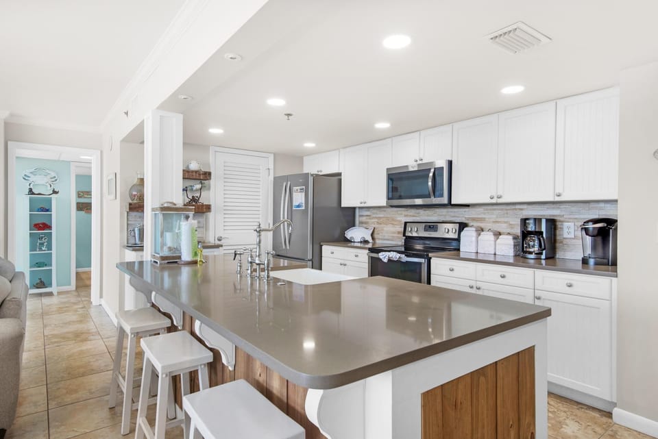 Condo, Multiple Beds (Long Beach Resort 4-1101) | Private kitchen | Oven, toaster