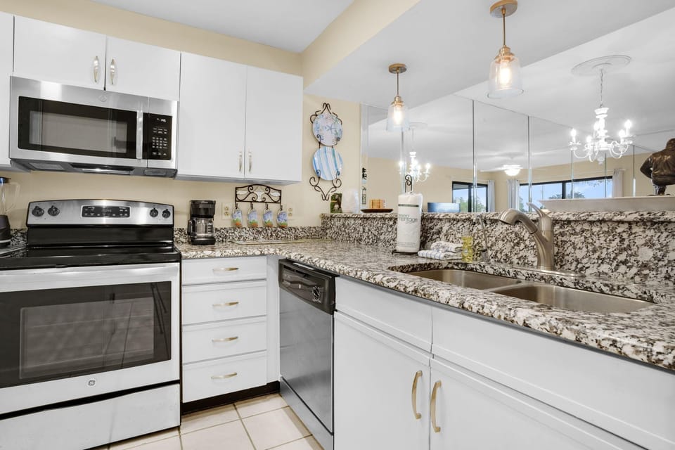 Condo, Multiple Beds (Edgewater Golf Villa 2010) | Private kitchen | Oven, toaster