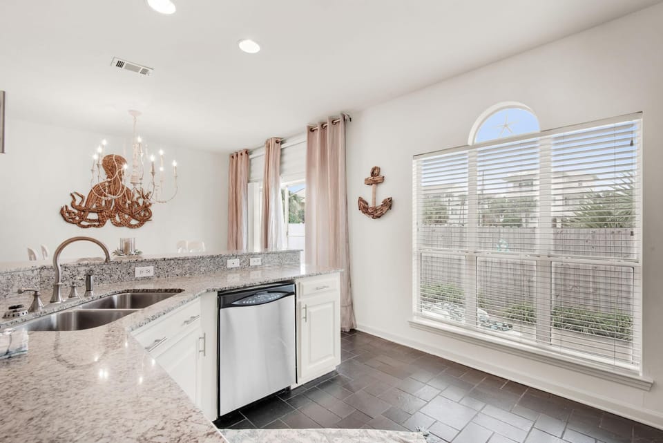 House, Multiple Beds (Chic Retreat) | Private kitchen | Oven, toaster