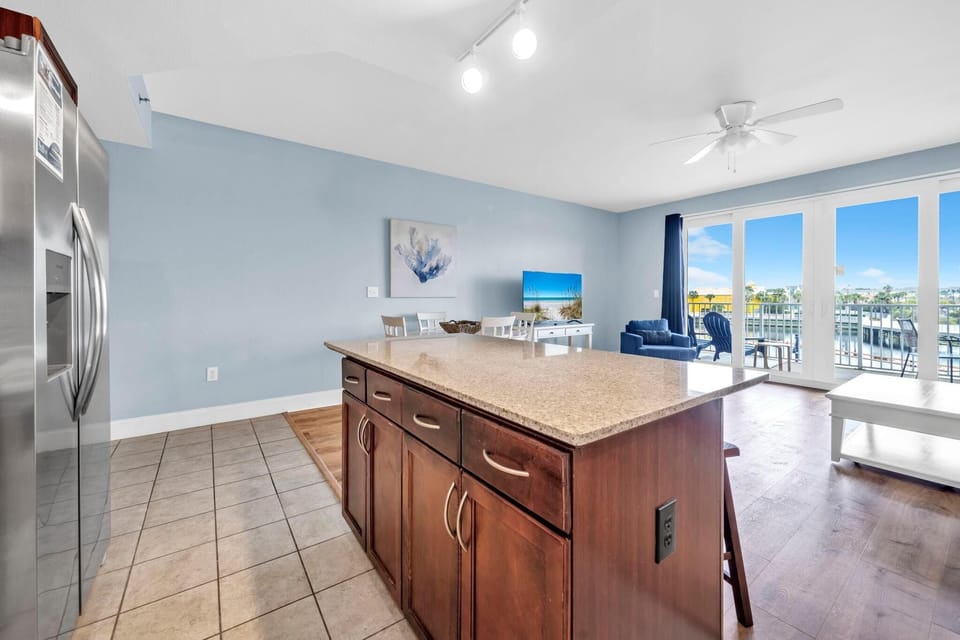 Condo, 1 King Bed with Sofa bed (Laketown Wharf 116) | Interior