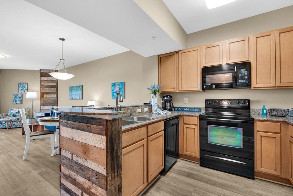 Condo, 1 King Bed with Sofa bed (Palms Resort #2812 Jr. 2BR-Sunset Dre) | Private kitchen | Oven, toaster