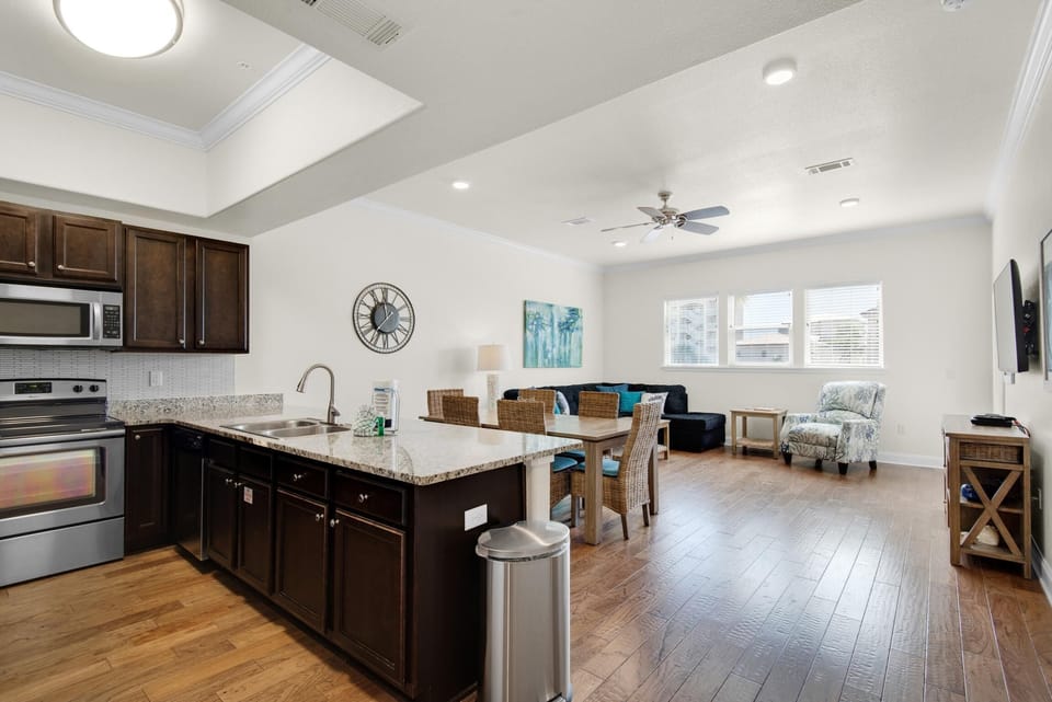 Condo, Multiple Beds (Alerio C202) | Private kitchen | Oven, toaster