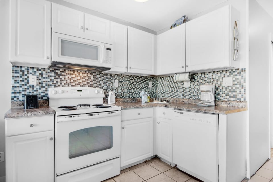 Studio, 2 Queen Beds (Top of the Gulf 208) | Private kitchen | Oven, toaster