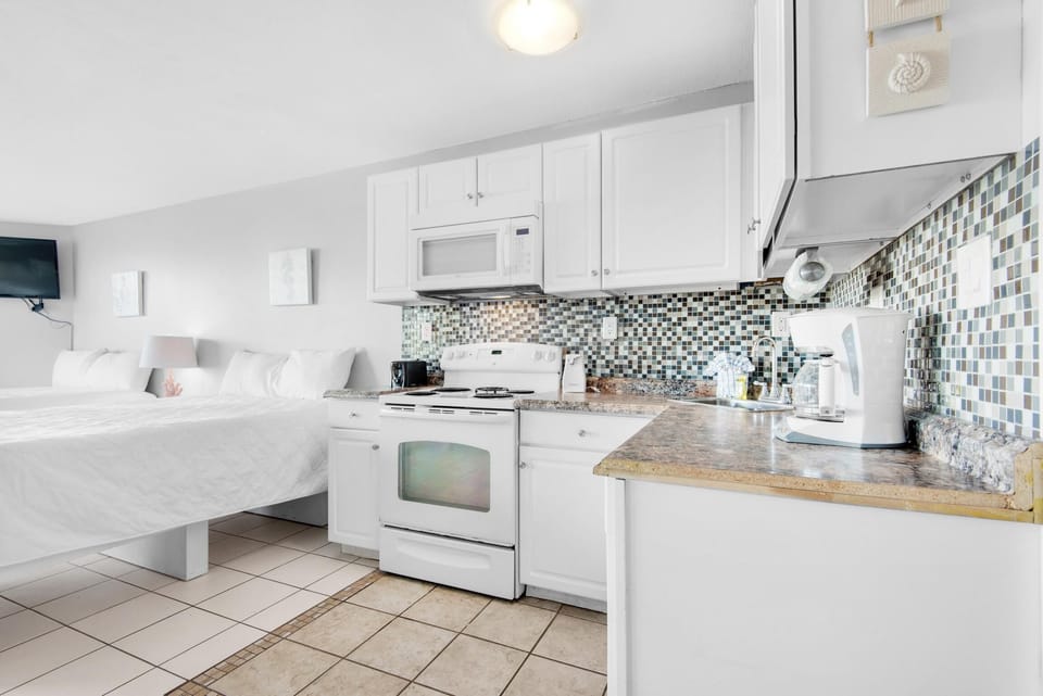 Studio, 2 Queen Beds (Top of the Gulf 208) | Private kitchen | Oven, toaster