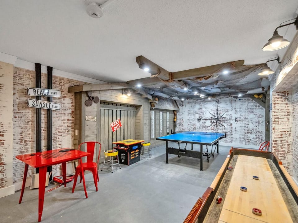 Studio, 2 Queen Beds (Top of the Gulf 324) | Game room