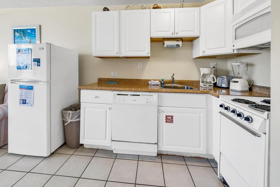 Studio, 2 Queen Beds (Top of the Gulf 324) | Private kitchen | Toaster