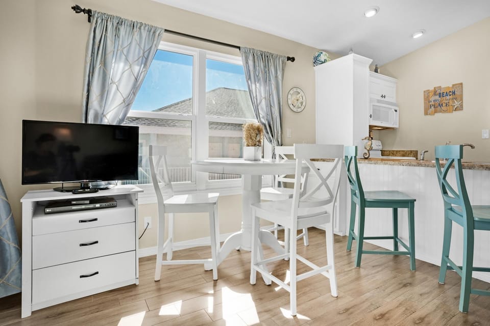 Condo, Multiple Beds (Gulfview II 311) | Dining