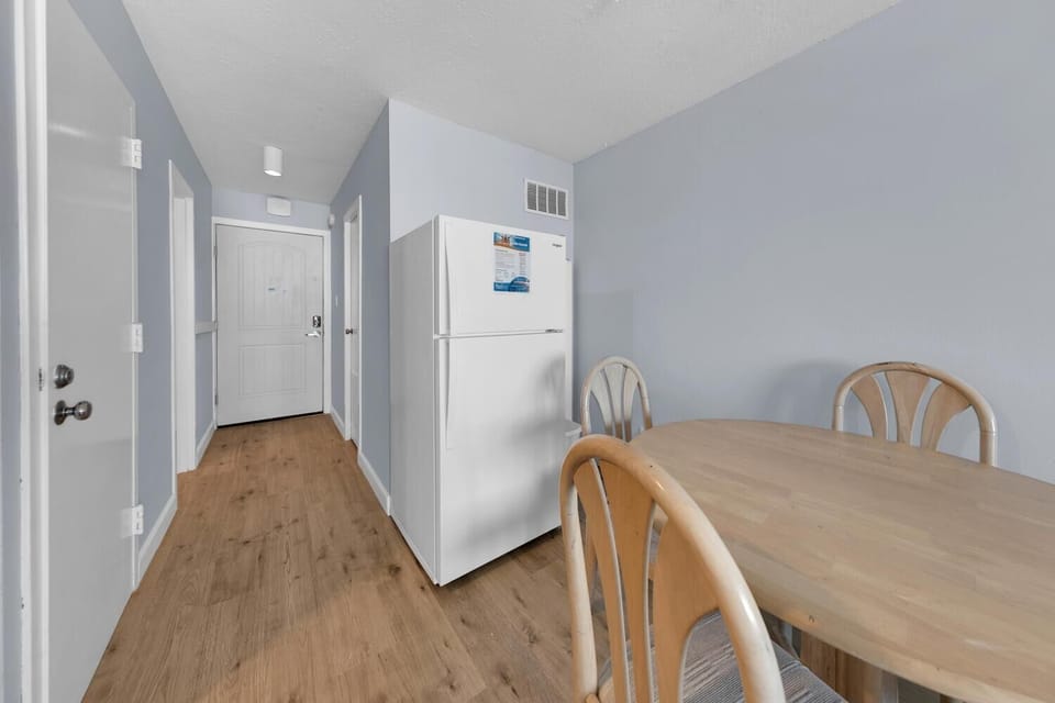 Studio, 2 Queen Beds (Top of the Gulf 416) | Dining