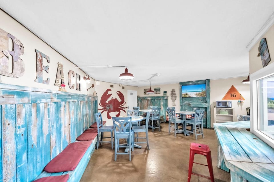 Studio, 2 Queen Beds (Top of the Gulf 416) | Dining