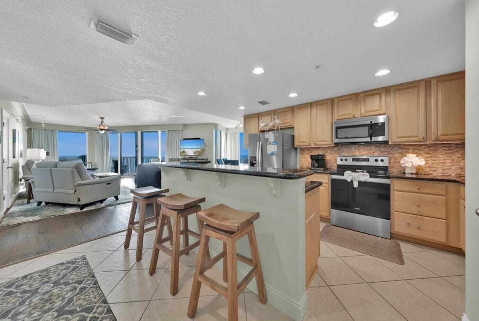 Condo, Multiple Beds (Palazzo 408) | Private kitchen | Oven, toaster