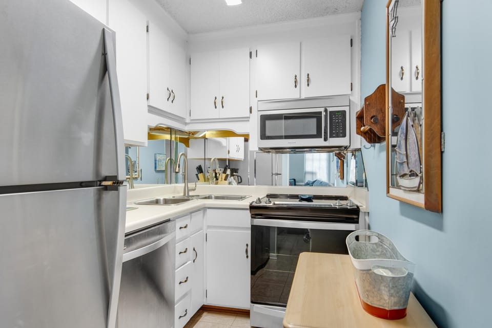 House, Multiple Beds (Horizon South 51B) | Private kitchen | Oven, toaster