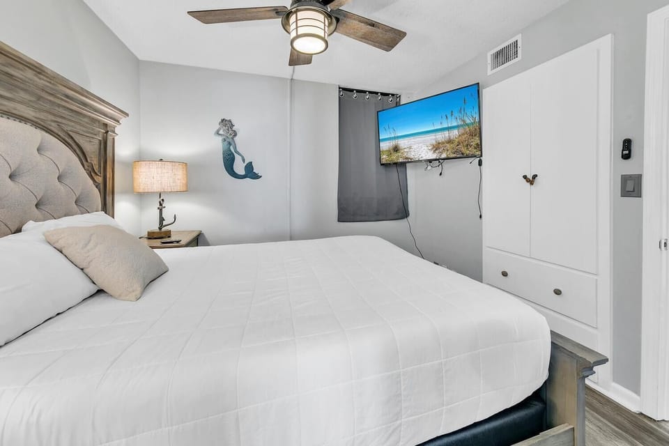 Condo, 1 Queen Bed with Sofa bed (Sunbird 404E) | 1 bedroom, WiFi