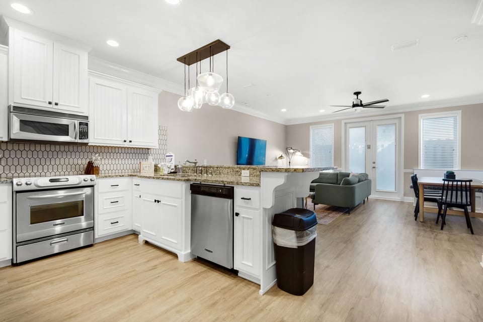 House, Multiple Beds (Bella Costa 160- Sandy Feet Retreat) | Private kitchen | Oven, toaster