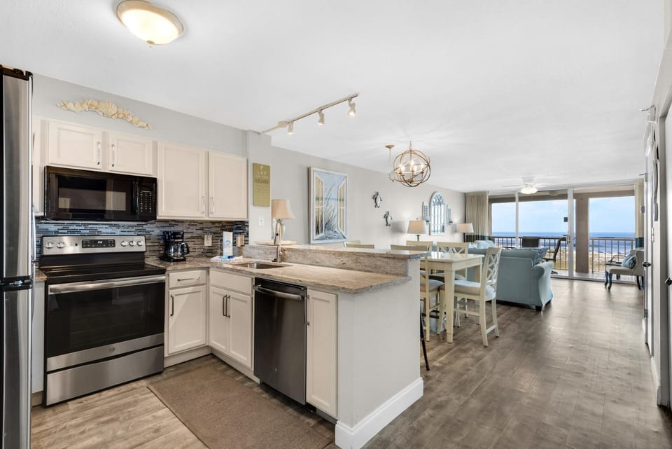 Condo, 1 King Bed with Sofa bed (Magnolia House #510- Gone Gulfin') | Private kitchen | Oven, toaster
