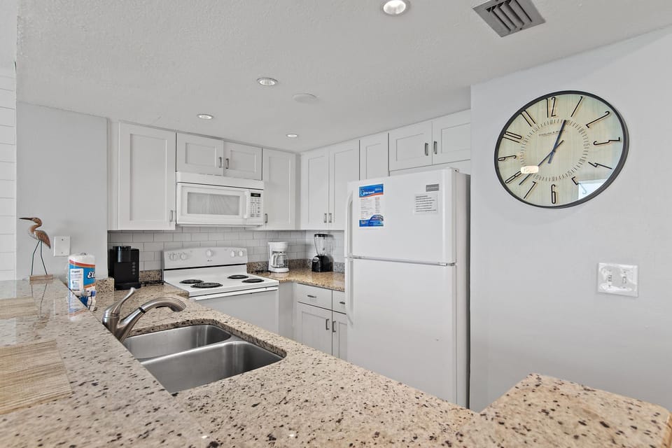 Condo, 1 King Bed with Sofa bed (SunDestin 1008) | Private kitchen | Oven, toaster