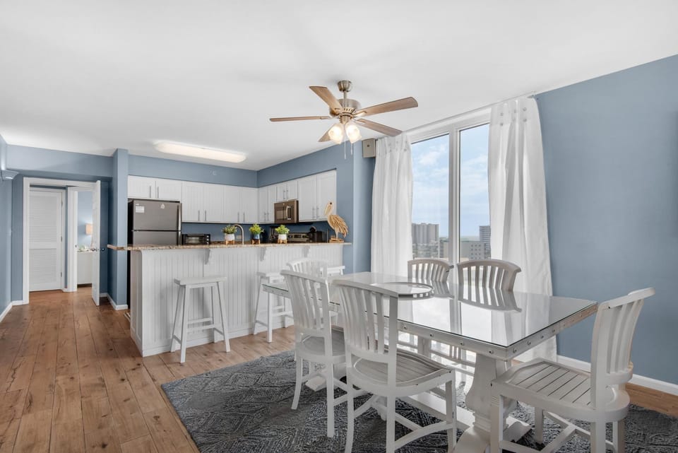 Condo, Multiple Beds (Pelican Beach Terrace 807) | Dining