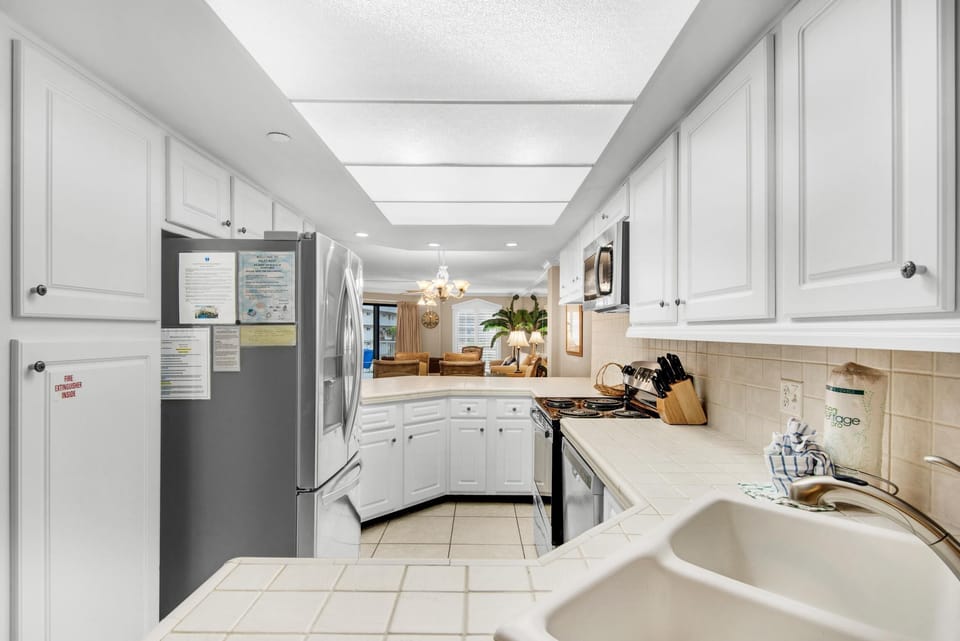 Condo, 1 King Bed with Sofa bed (Inlet Reef 318) | Private kitchen | Oven, toaster