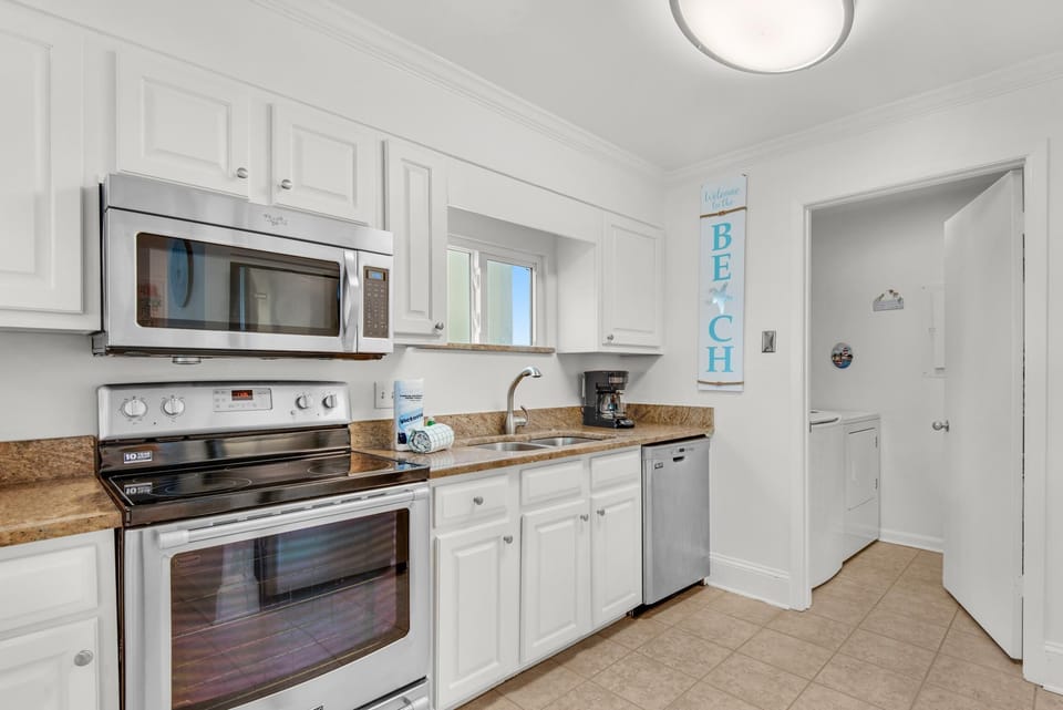 Condo, Multiple Beds (Sea Oats 601) | Private kitchen | Oven, toaster