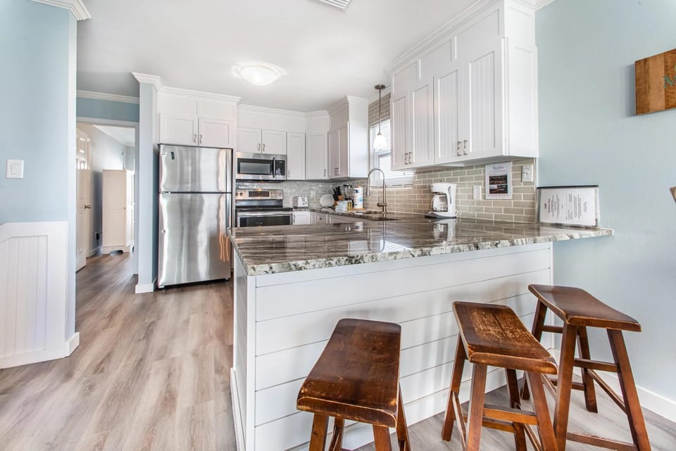 House, Multiple Beds (Crystal Views) | Private kitchen | Oven, toaster