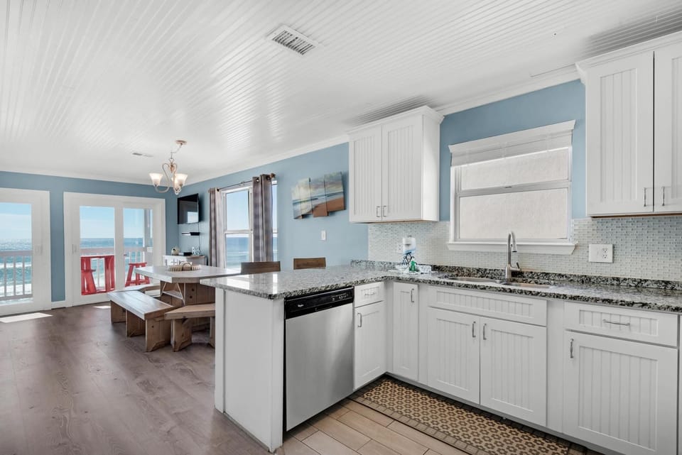 House, Multiple Beds (Crystal Views) | Private kitchen | Oven, toaster